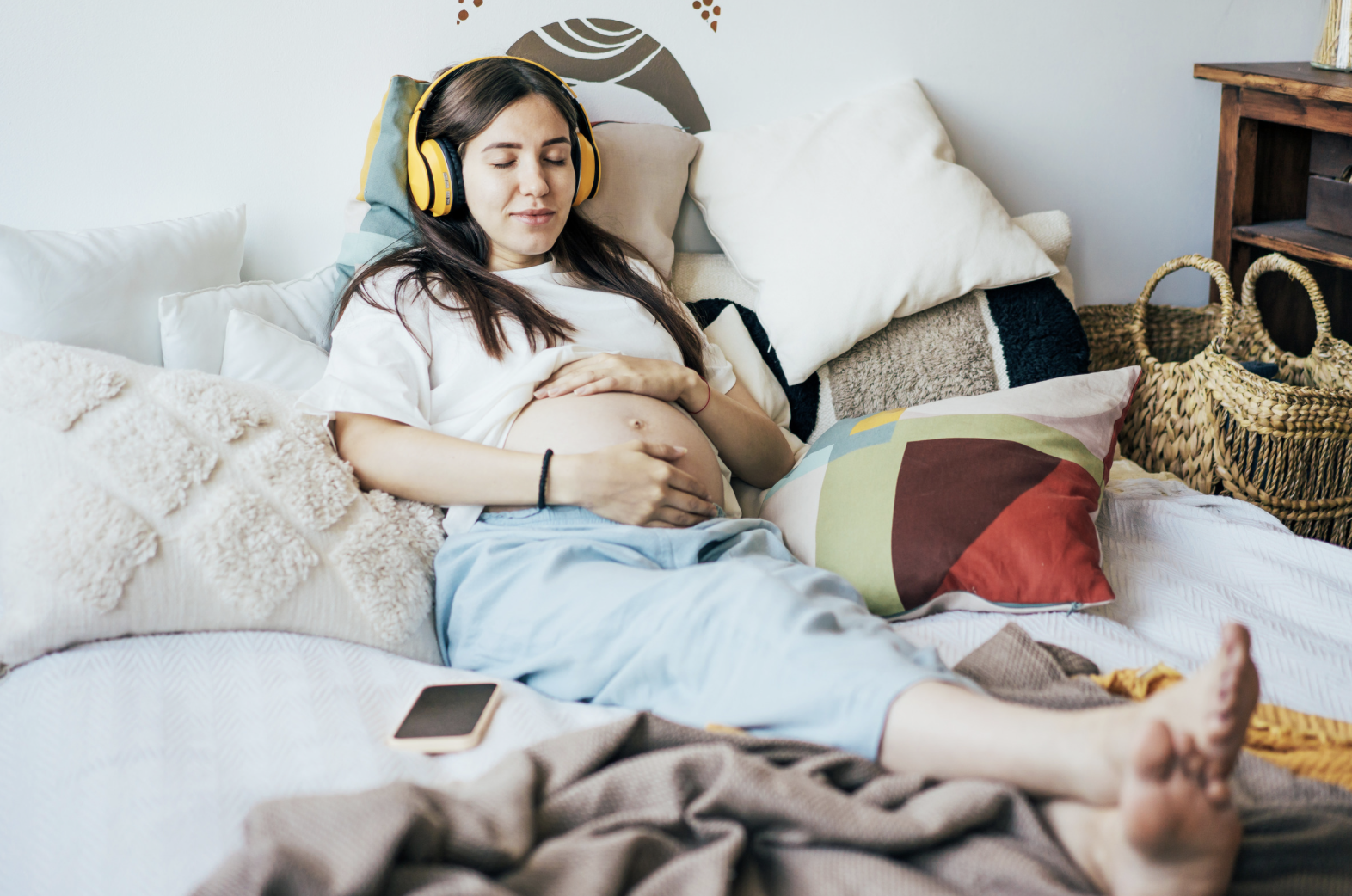 pregnancy woman relaxing while listening to music